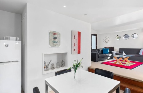 Emerald Beach House | Kangarilla - close walk to Emerald Beach shops and beach
