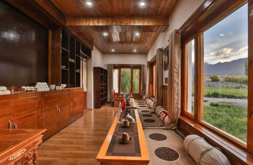 Leh Hotel | Kangseng House