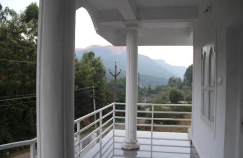 Kanthalloor House | Kanthalloor Homestay Snow White Holiday Homes