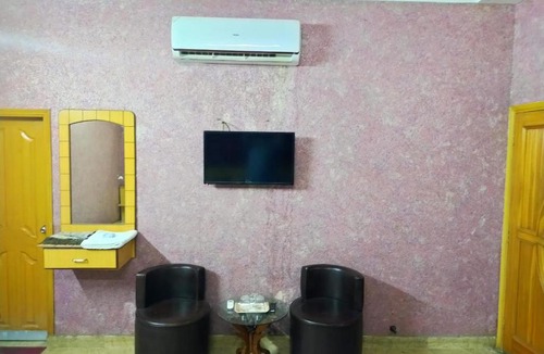 Karachi House | Karachi Motel