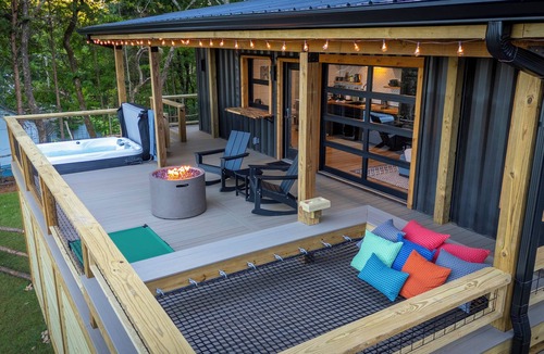 Clarkesville Cabin | KARGOHAUS - Private Dog Park! Unique Shipping Container Getaway Near Helen!