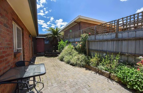 Myrtleford House | Karinya Cottage - Keep it simple, peaceful and cen
