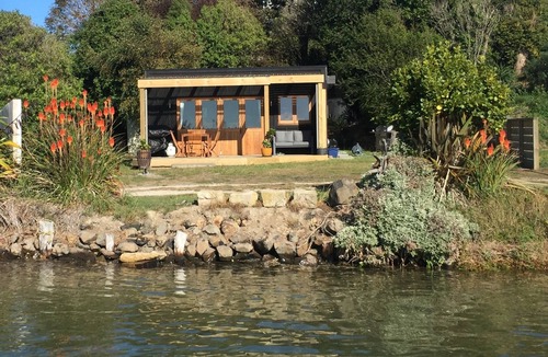 Karitane Cottage | Karitane Crib with water view