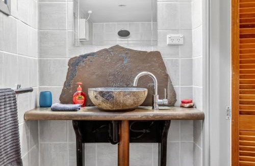 Crafers West House | Karku Wardli Hacienda Escape, Wildlife, Private Retreat, Child Friendly