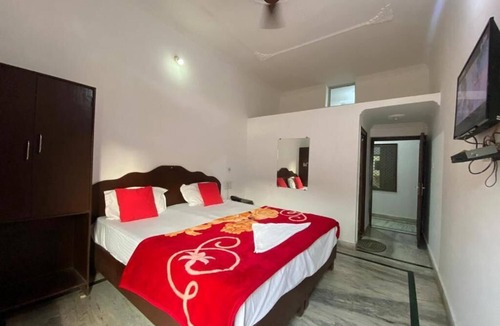 Khajuraho Hotel | Karma Hostel