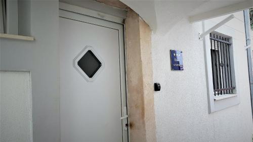 Split Apartment | Karmen's Apartment Two