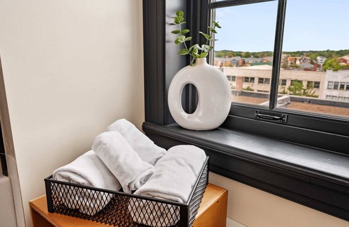 East Liberty Apartment | Kasa | Accessible Studio in the Heart of Steel City | The Maverick