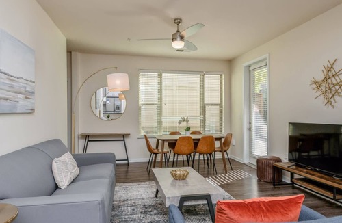 Durham Apartment | Kasa | Captivating Space with Fast Wifi and Amenity Access | Durham