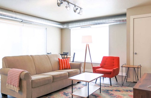 Whittier Apartment | Kasa | Contactless, Fast WiFi + Walk to "Eat Street" | Minneapolis