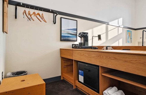 East Liberty Apartment | Kasa | Explore East Liberty Hotspots | The Maverick