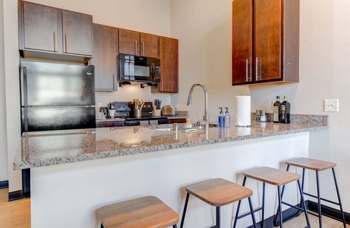 Westown Apartment | Kasa | Pet Friendly 1BD, Nearby Historic Hotspots | Milwaukee