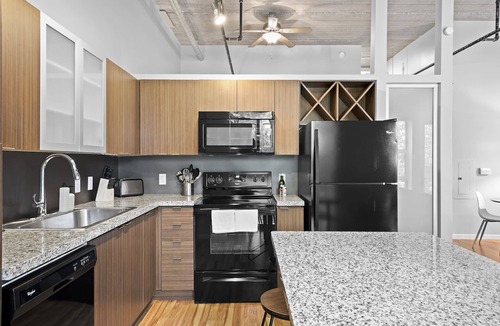 South Side Flats Apartment | Kasa | Spacious SouthSide Works Studio | Pittsburgh