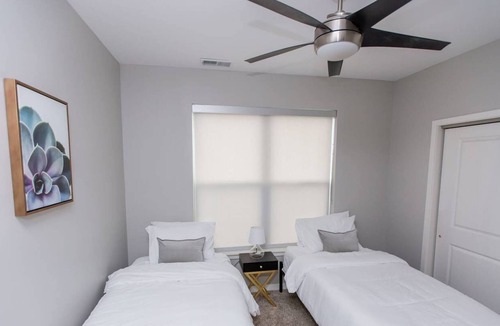 DeBaliviere Place Apartment | Kasa | Take a Stroll in Forest Park | Forest Park
