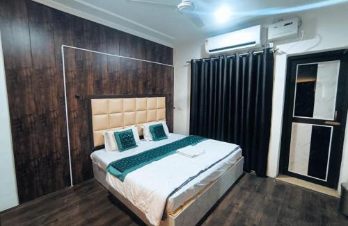 Nishat-Shalimar Hotel | kashmir silver inn