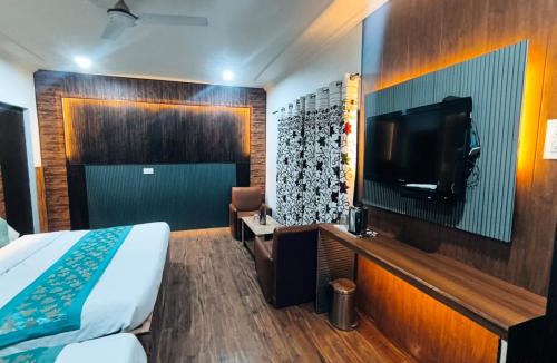 Nishat-Shalimar Hotel | kashmir silver inn