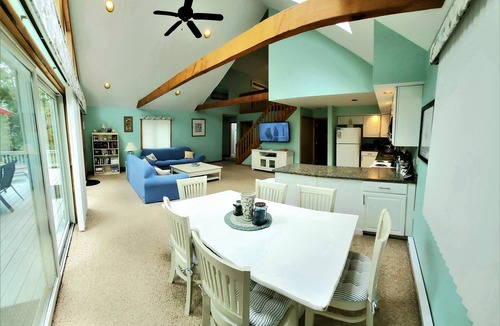 Katama House | Katama Retreat! 5min drive to Beach & Harbor. *Aug.9th Ferry Resv available*