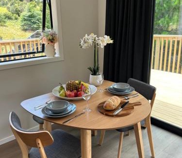 Whitianga Bed & Breakfast | Kauri Cabins Tranquil Retreat