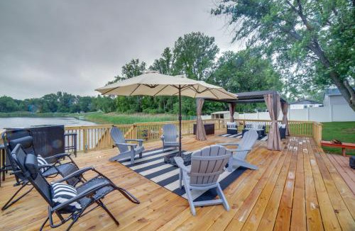 Portage House | Kayaks & Fire Pits: Waterfront Portage Getaway!