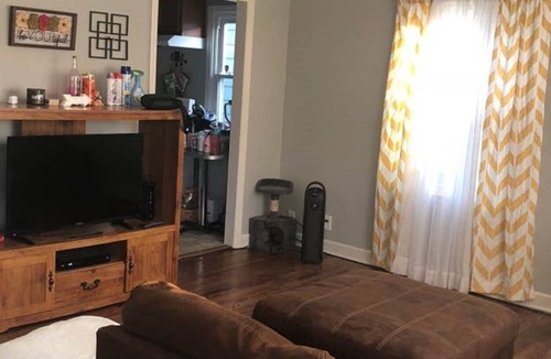 Independence House | KC area 2 private bedroom home!!!