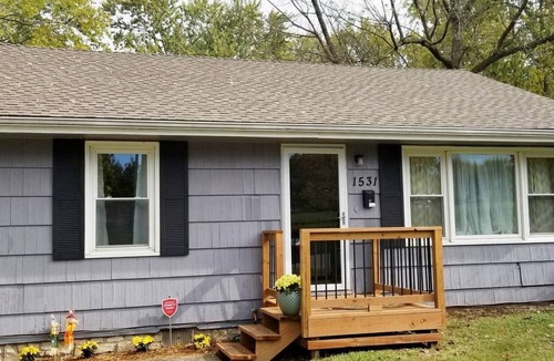Independence House | KC area 2 private bedroom home!!!