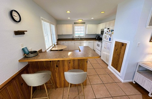 Colington House | KD108- Near the Beach- 4 BRs, Just a Short Stroll to the Beach, Dog Friendly!
