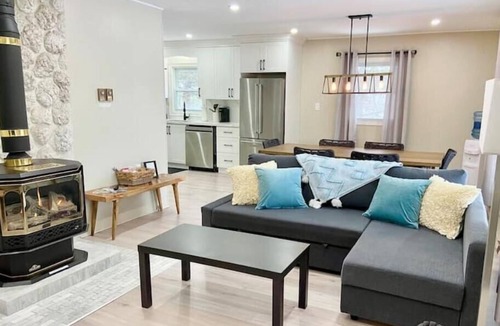 Omemee Cottage | Ke's Rustic Retreat On the Lake