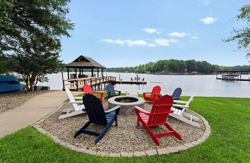 Mayhew House | Keepin' It Cooley by SoCharm | Lake Norman!