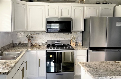 Estate Sion Hill House | Keepsake Oasis, Mid-Island 3-Bed Modern Cozy Home with AC, WiFi, Quiet Residence