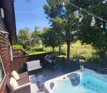 Carnforth Cabin | Keer Side Lodge, Luxury lodge with private hot tub at Pine Lake Resort