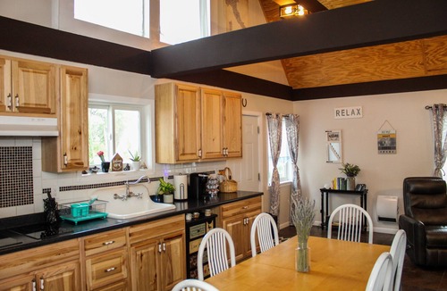 Payson Cabin | Keith Château; A Cheerful A-Frame Cabin ❤️