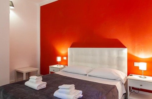 Sant'Antonio Apartment | Keith Haring - rosso