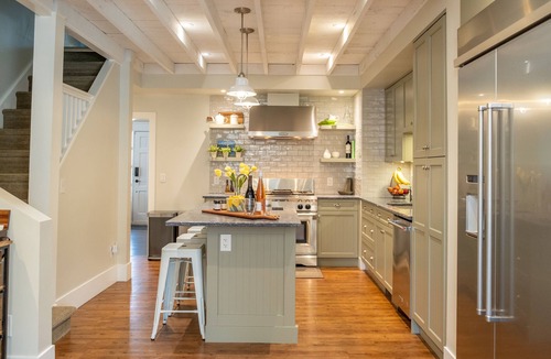 Central Okanagan Bed & Breakfast | Kelowna Bed & Breakfast (CHATHAM HOUSE)