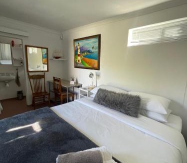 De Kelders House | Kelp Cottage - Two Private Garden en-suite Rooms