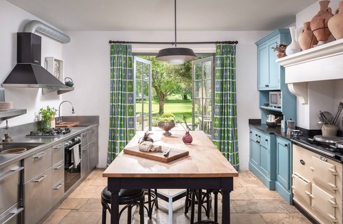 Kempsford House | Kempsford Manor - Seven Bedroom House, Sleeps 14
