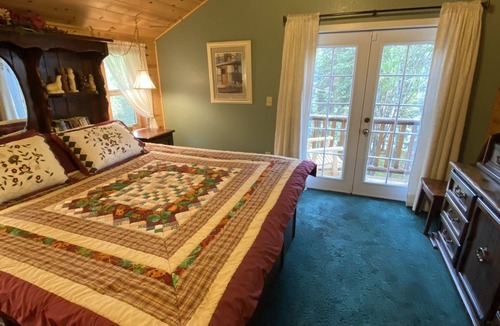 Sterling Cabin | Kenai riverfront log cabin, perfect for fishing, close to town