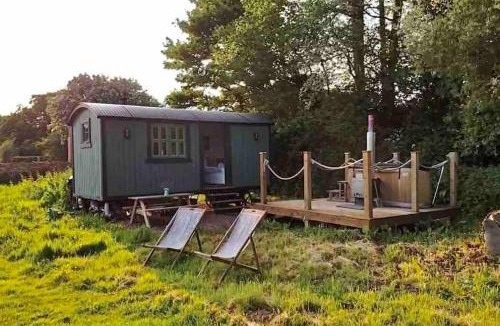 Staplefield House | Kenny’s Hut
