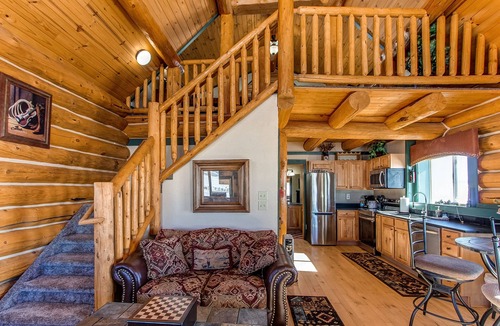 Michigan Hill Cabin | Kenosha Log Cabin with Beautiful Mountain View’s l Hot tub unavailable
