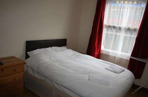 Hammersmith and Fulham Hotel | Kensington and Chelsea Grand Apartment