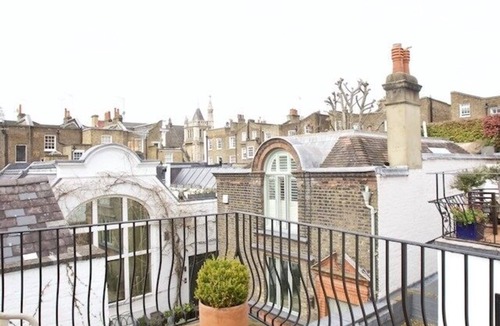 Abingdon Villa | Kensington House for holiday rentals