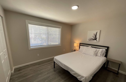 Kent House | Kent-EntireUpperLevel Duplex on Private Street