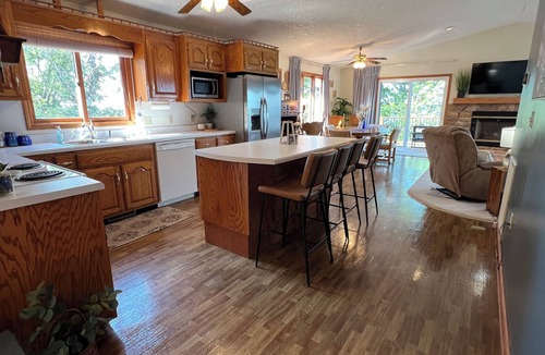 Dover House | Kentucky Lakefront: 6-Star Sunset Views & Private Decks 4 BR, Kayaks Boat Access