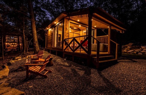 Goldbond Cabin | Kenya Safari Lodge w/hot tub- Four Fillies Lodge