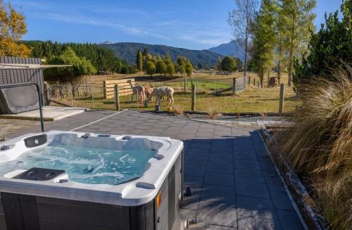 Manapouri House | Kepler Mountain View
