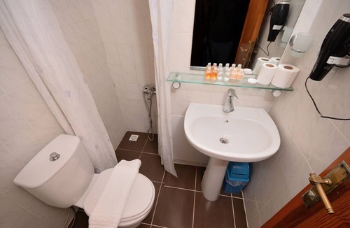 Cesme Hotel | Kerman Hotel