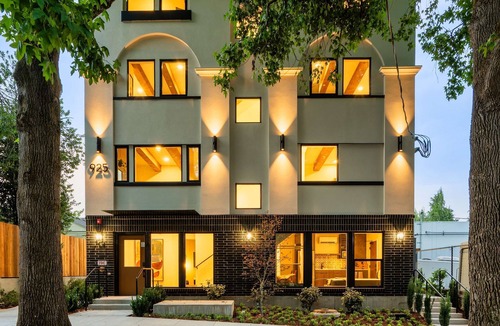 Kerns Apartment | Kerns Studio Apartment - Prime Location & Modern Comforts