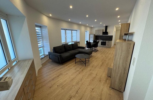 Schwalbach Apartment | Kernsanierte Monteurwohnung für 5 Personen