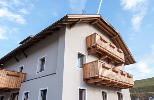 Casola Apartment | Kerschbama Farm Apartment Peppe with Mountain View, Shared Garden and Wi-Fi