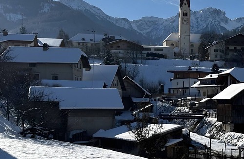 Casola Apartment | Kerschbama Farm Apartment Tondl with Mountain View, Shared Garden and Wi-Fi