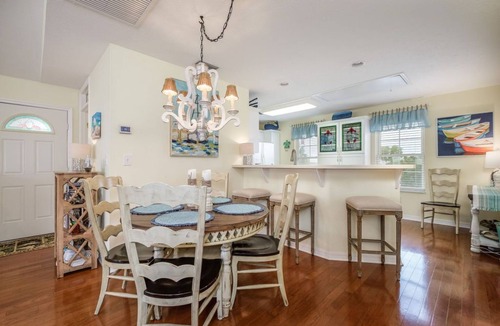 Cedar Key House | Key Lime Downtown Gulf View w/Golf Cart Included!