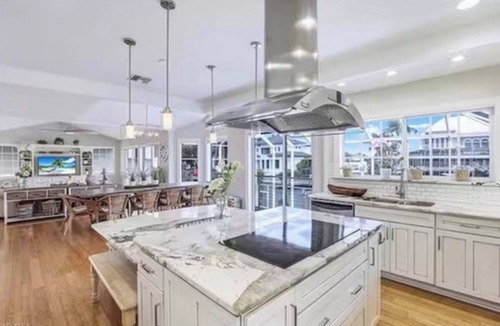 Connors House | Key West Style close to the Beach! in Naples